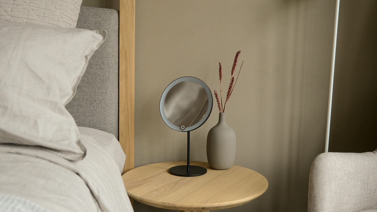 magnifying make-up mirror with LED light shown light off