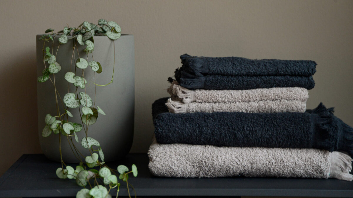 blomus tassle towels stack with plant