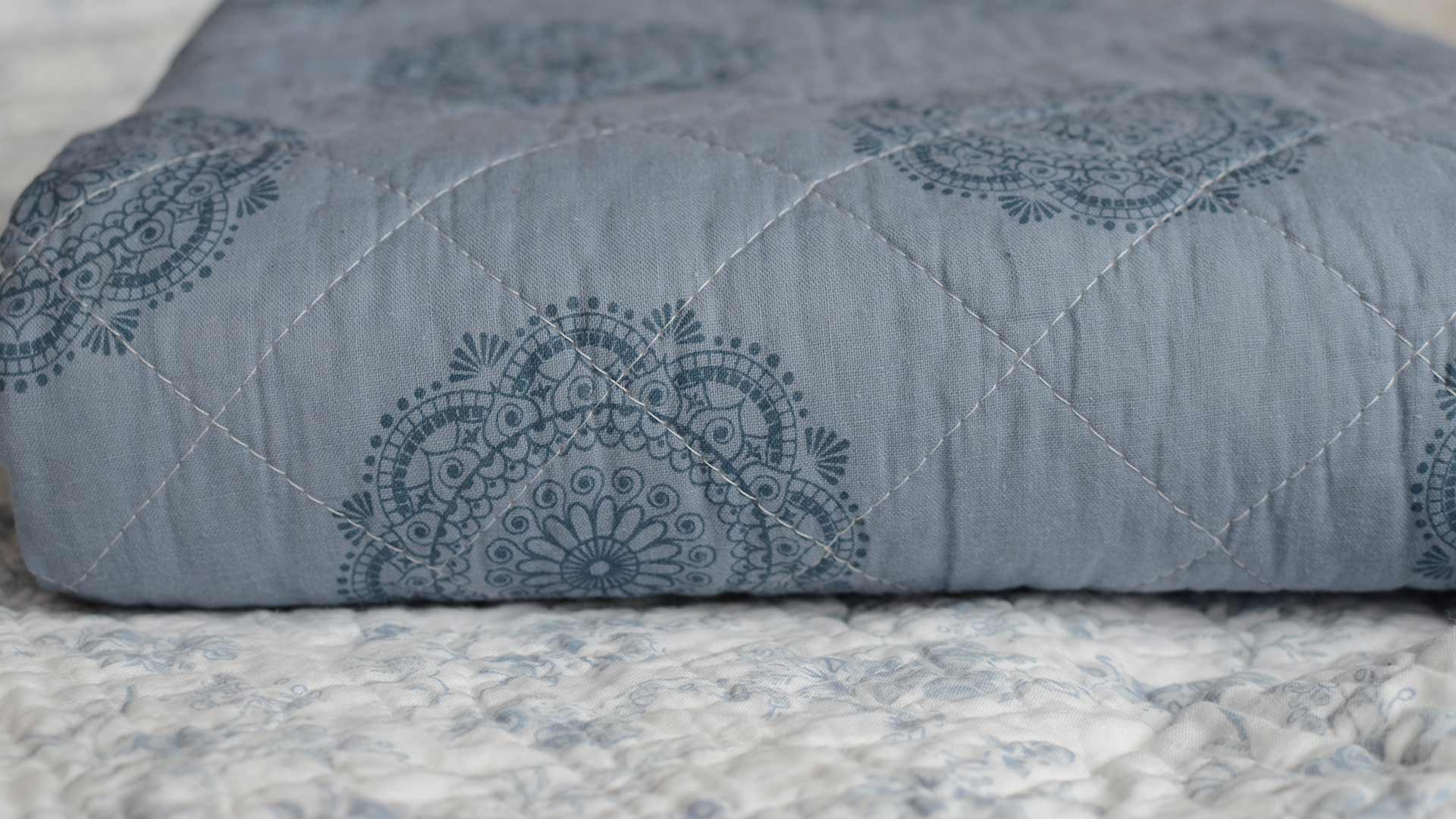 blue circles quilted throw3