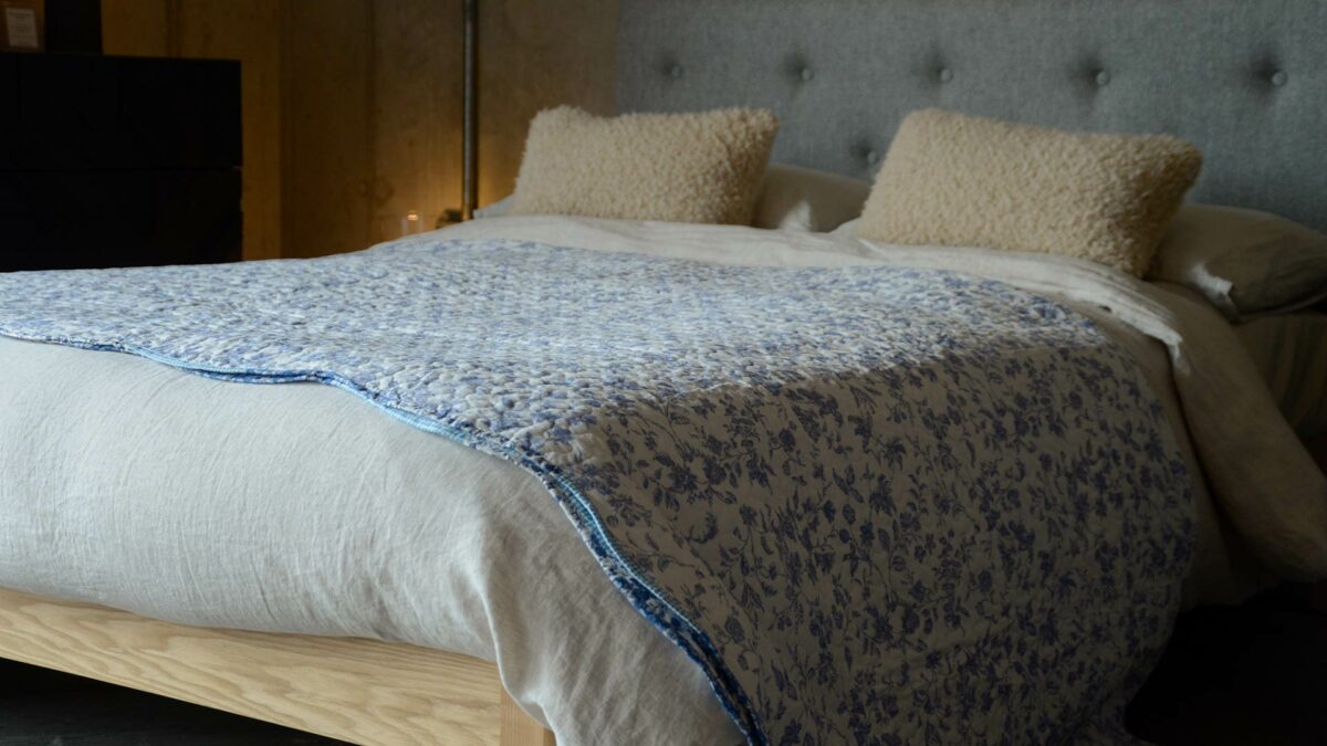 Reversible quilted bedspread in Blue colours toille design one side and patchwork patterns the other