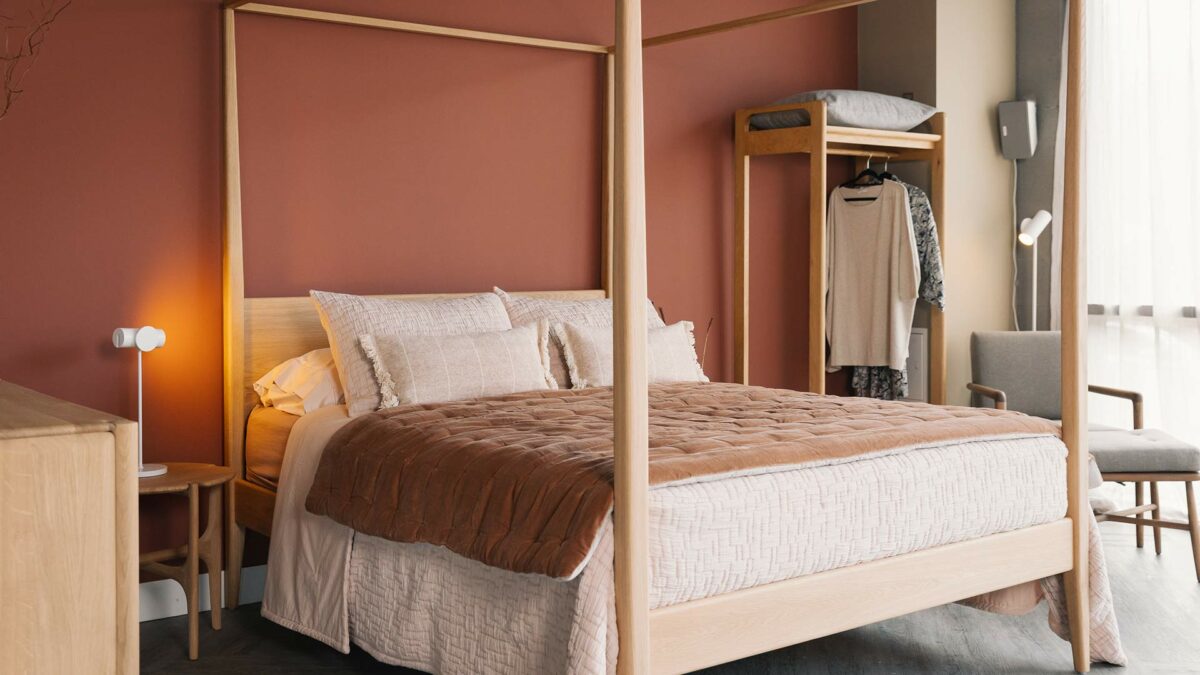 blush rust colour roomset oak 4 poster