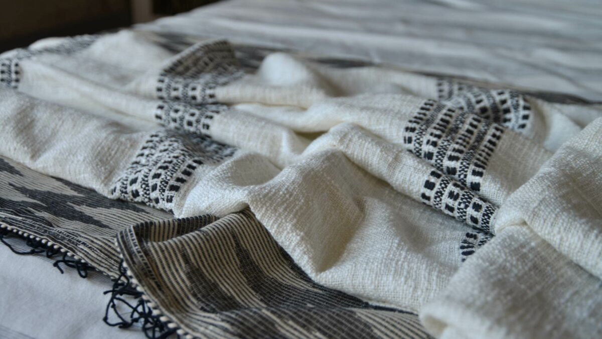 open weave cotton throw in ivory and black