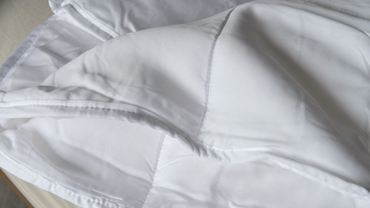 Plant fibre based and biodegradable vegan duvet