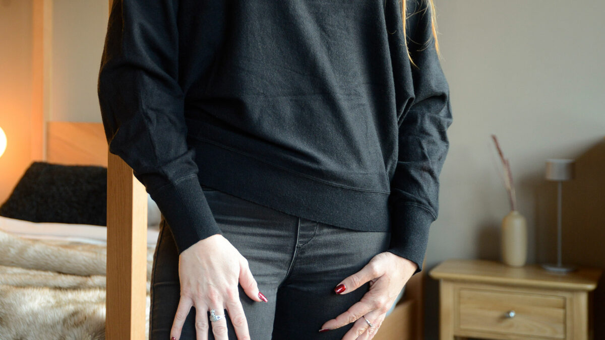 cosy sweatshirt with batwing sleeves in black