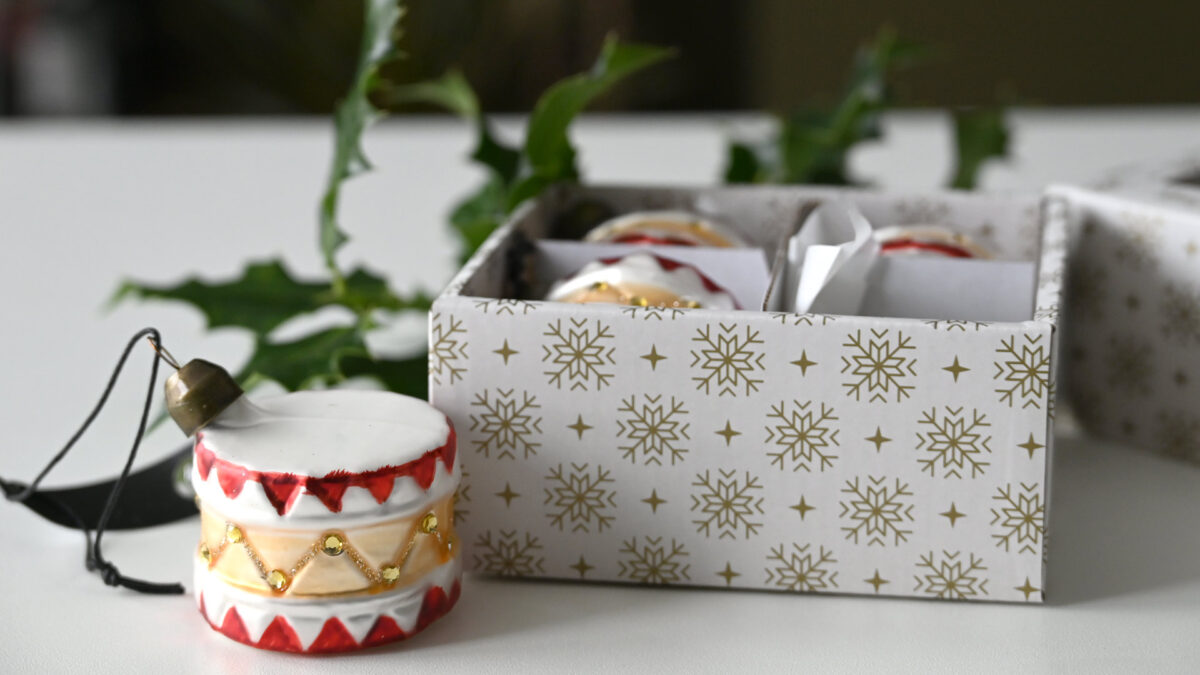 Vintage Look Christmas Ornaments - Festive Drums - Image 4
