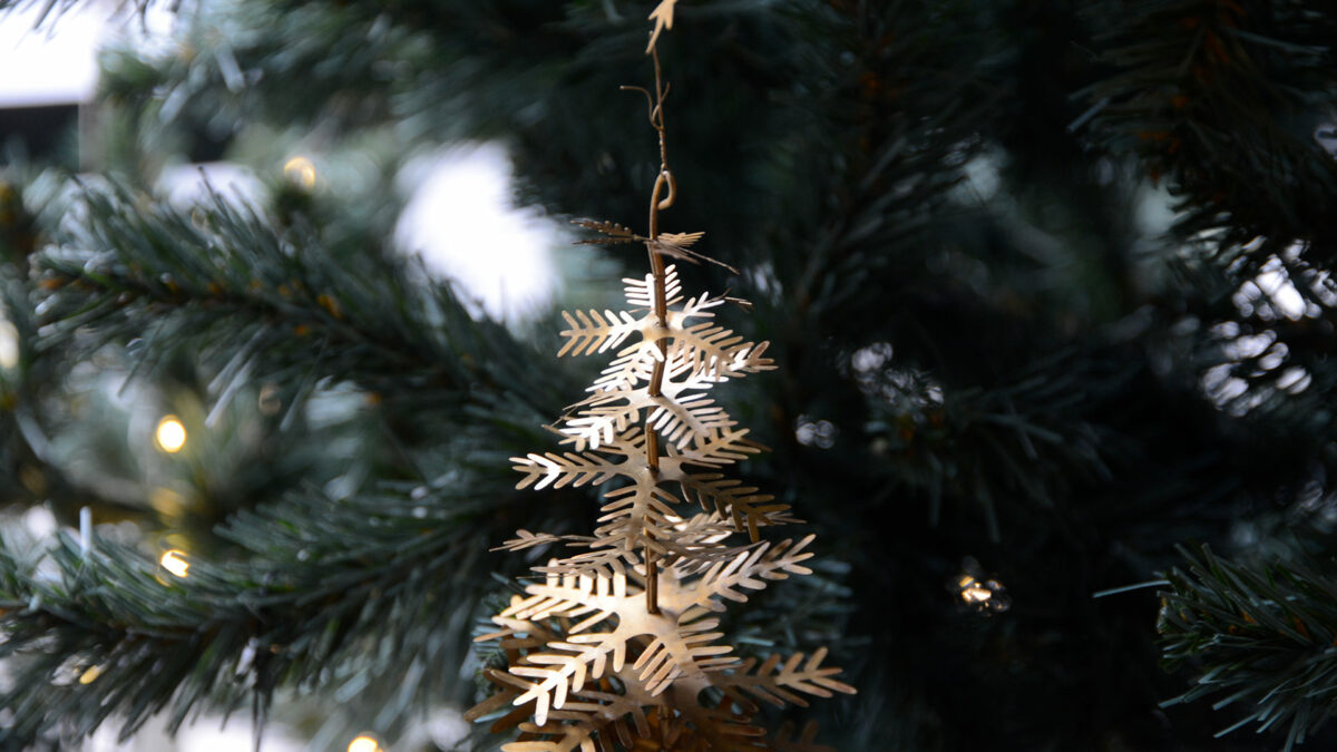 brass christmas tree 1200