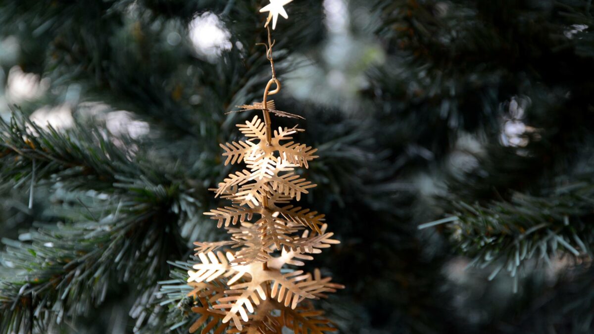 brass colour 3d christmas tree 1200