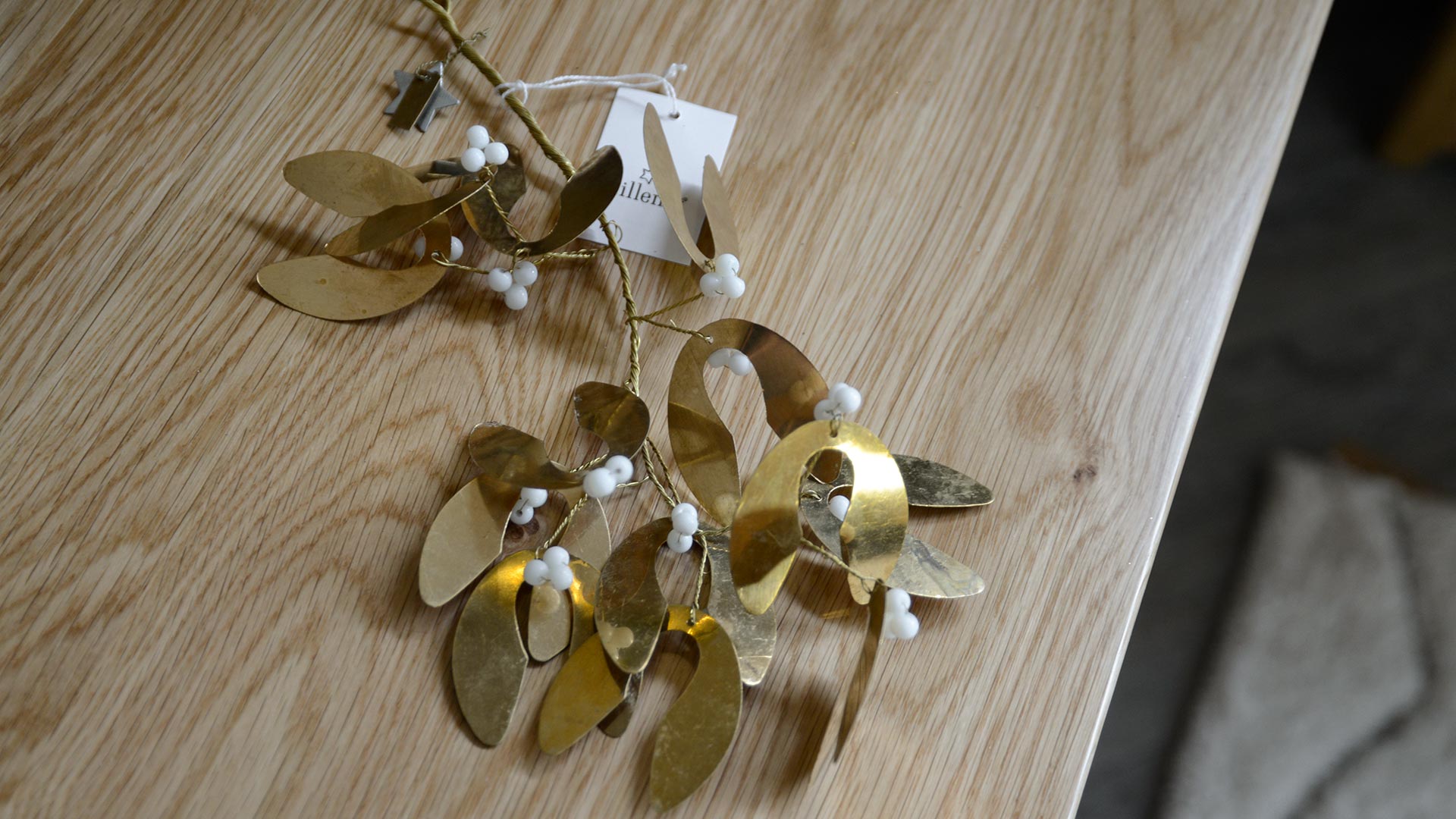 brass mistletoe xmas decoration