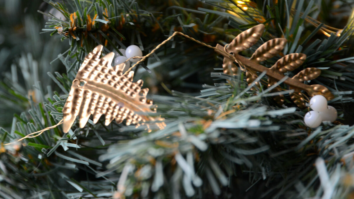 brass leaf garland detail