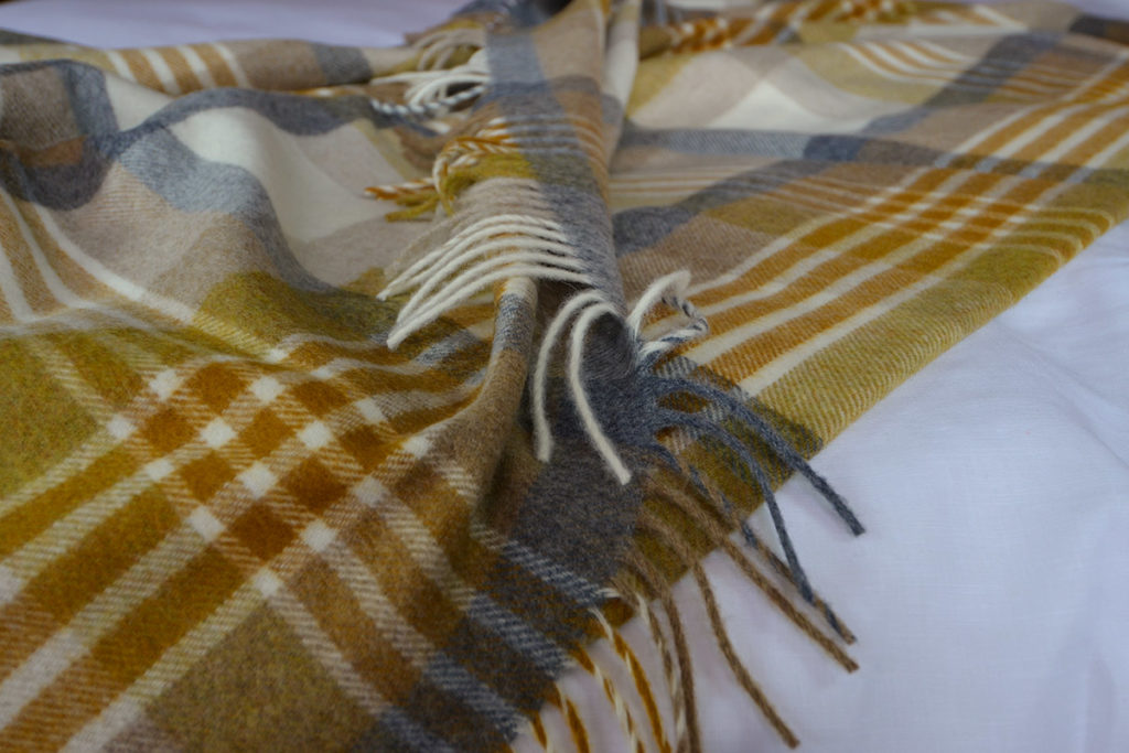 Melbourne Design Throw in Gold & Grey Check