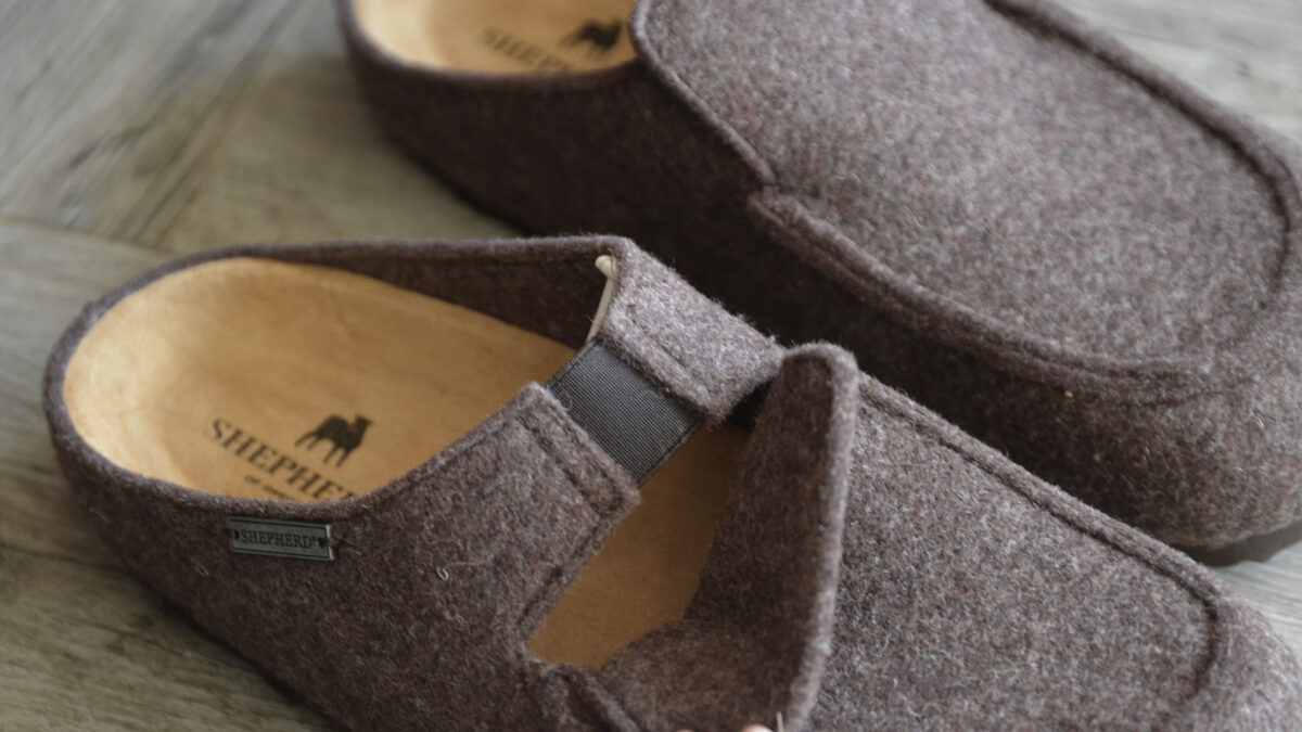 Elasticated Men's Brown Slippers - Image 3