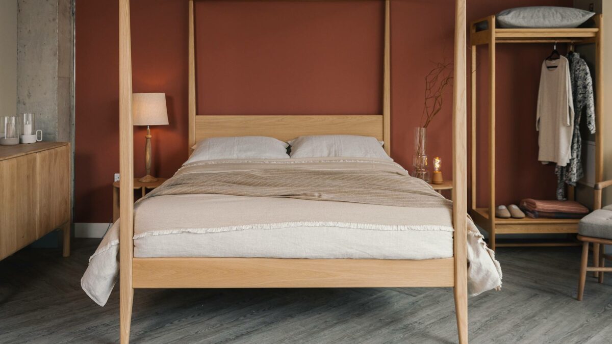 canterbury bed with light beige bedding 1285