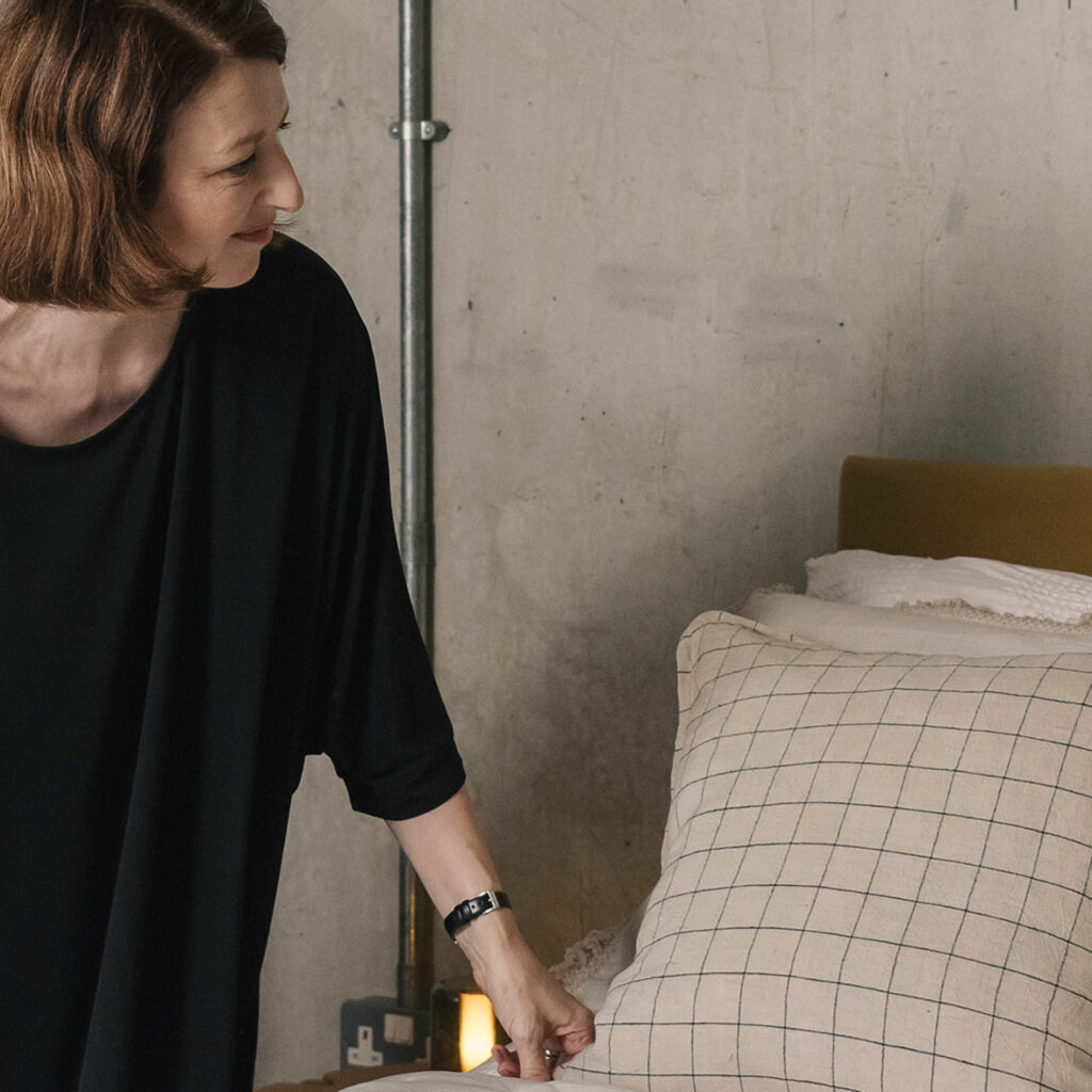 caro dressing bed