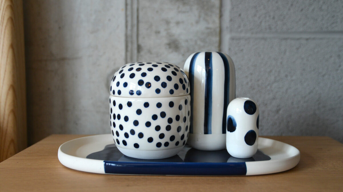 ceramics sets with blue patterned glaze