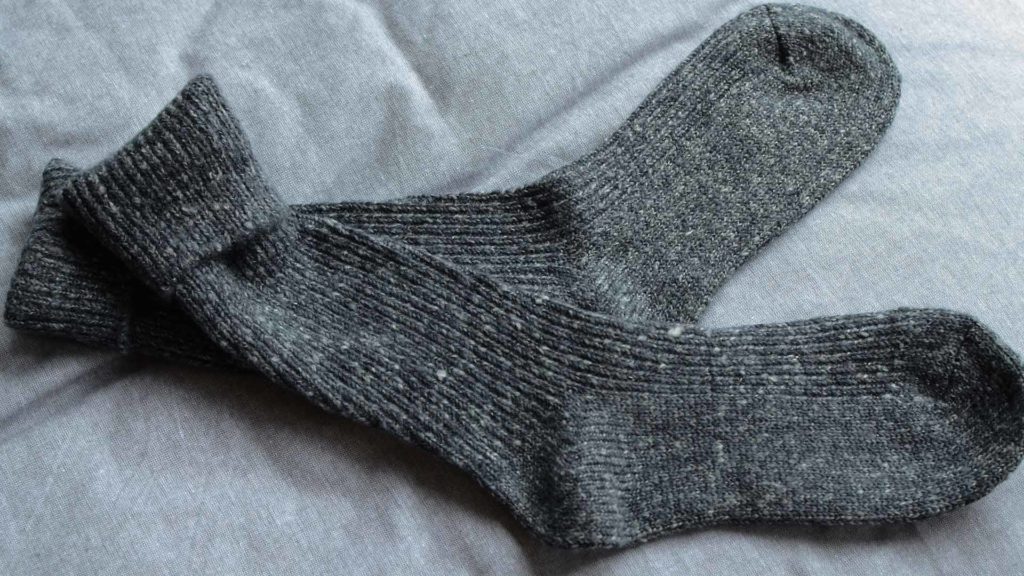 chalk-cosy-socks-charcoal