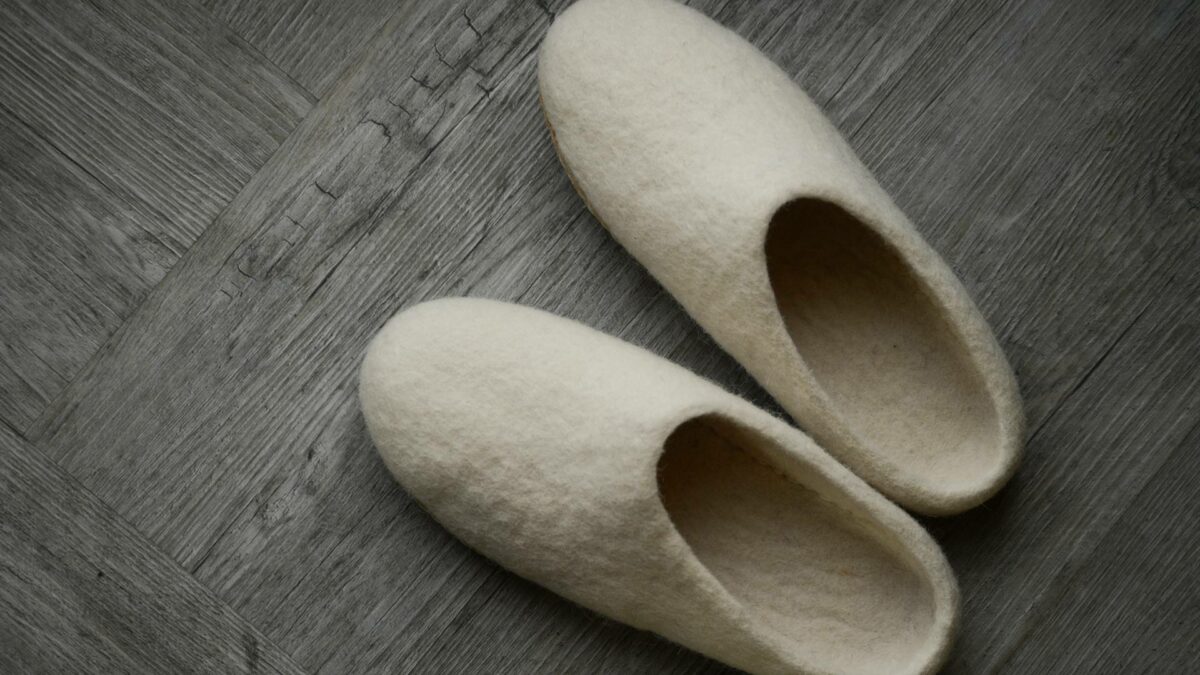 chalk cream felt slippers