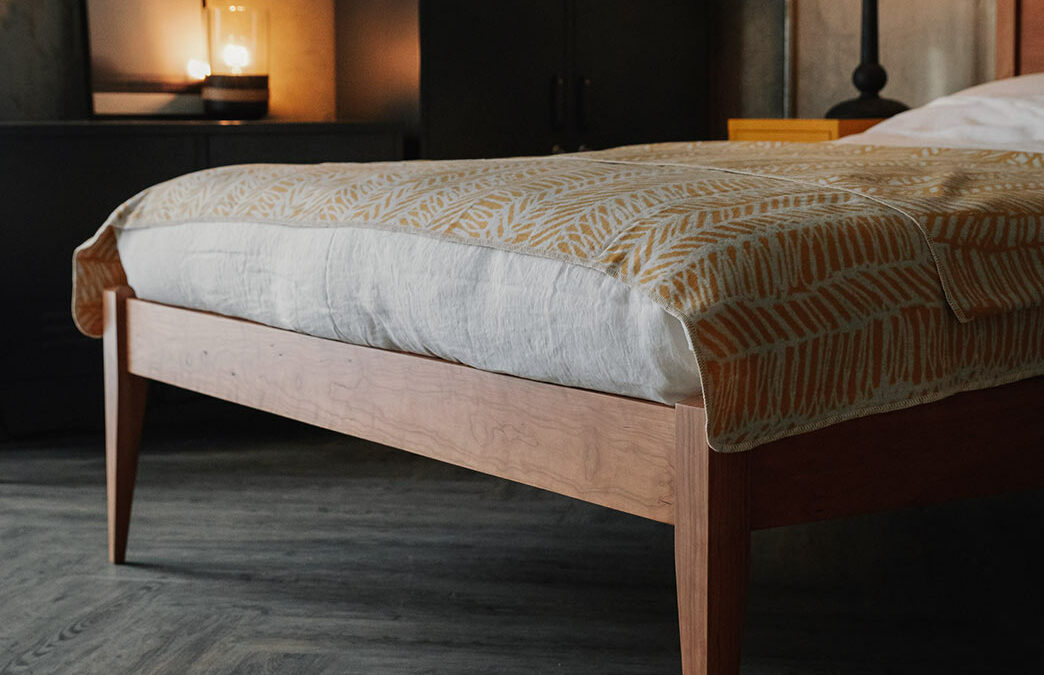 chalk slippers with Cochin bed base