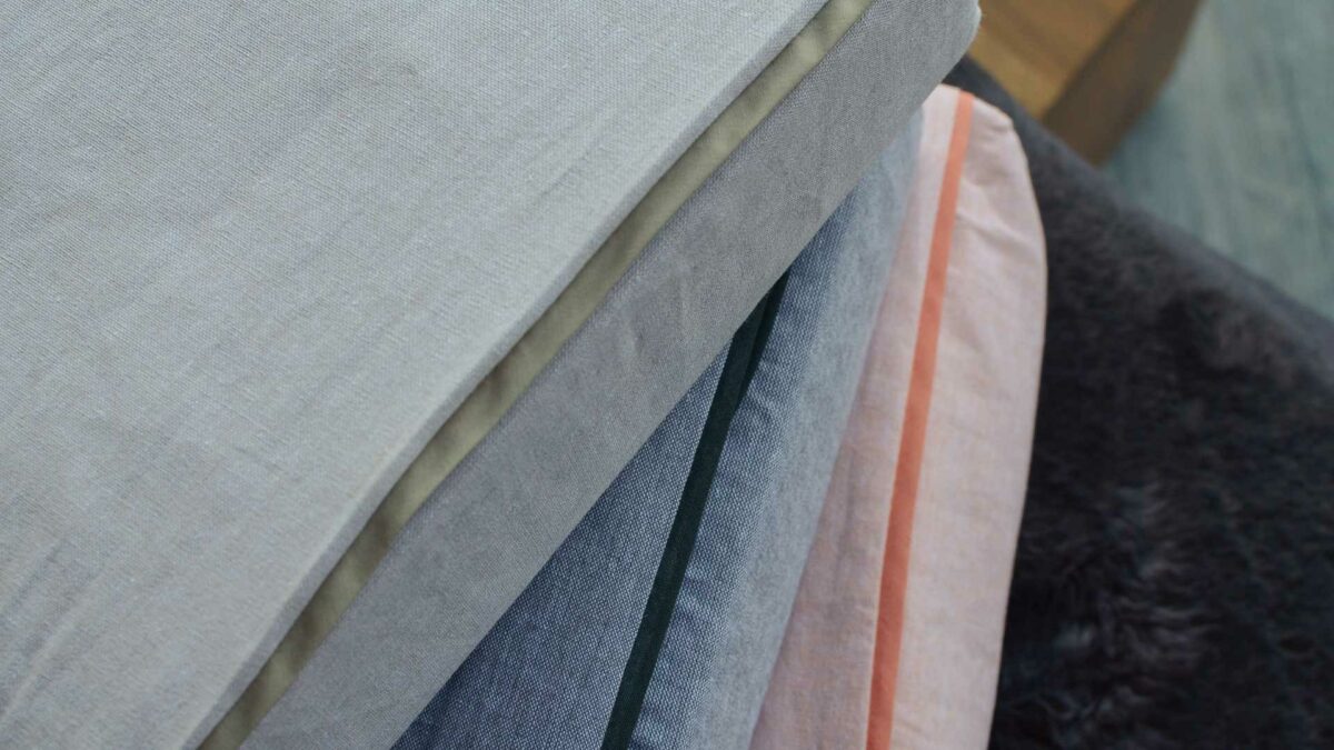 chambray-bedding-stack-ecru-grey-peach