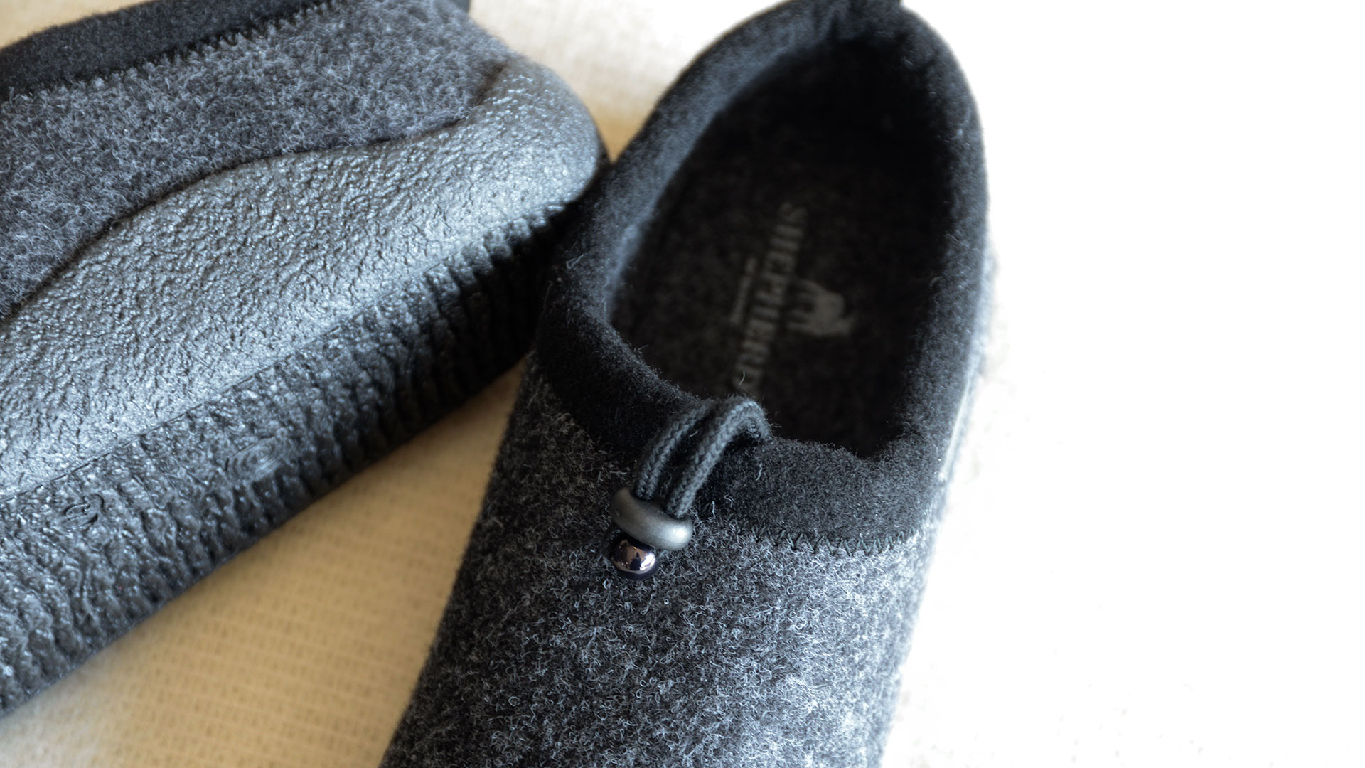 Weatherproof mens outlet slippers