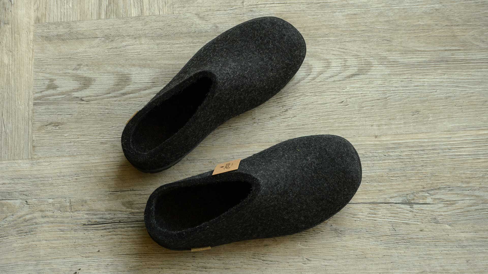 Felt slippers with outlet rubber soles