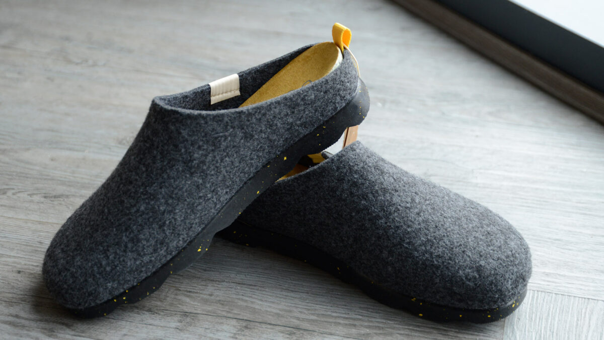 dark grey felt look slippers with chunky speckled soles sustainably made from recycled bottles