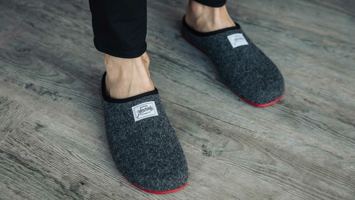 Charcoal grey Felt look slippers made from recycled plastic and with natural rubber soles in red