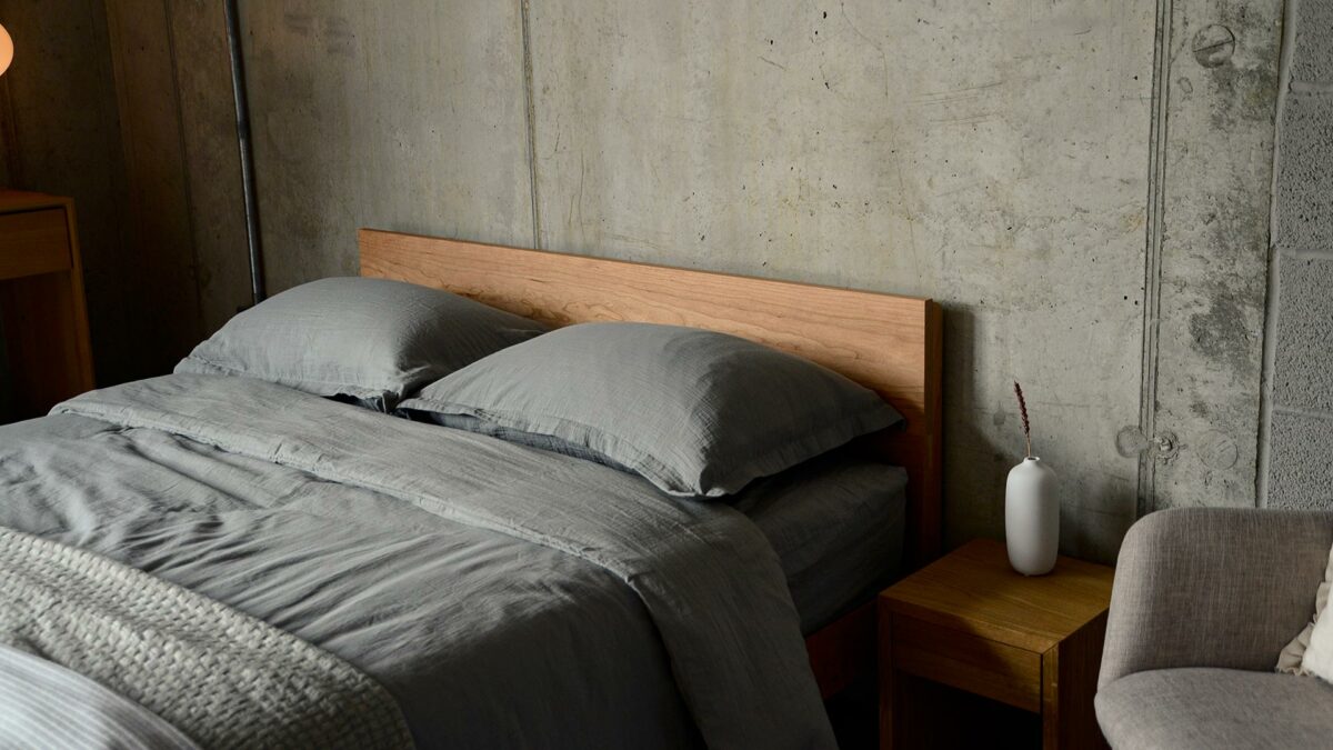 cherry sahara headboard with pillows