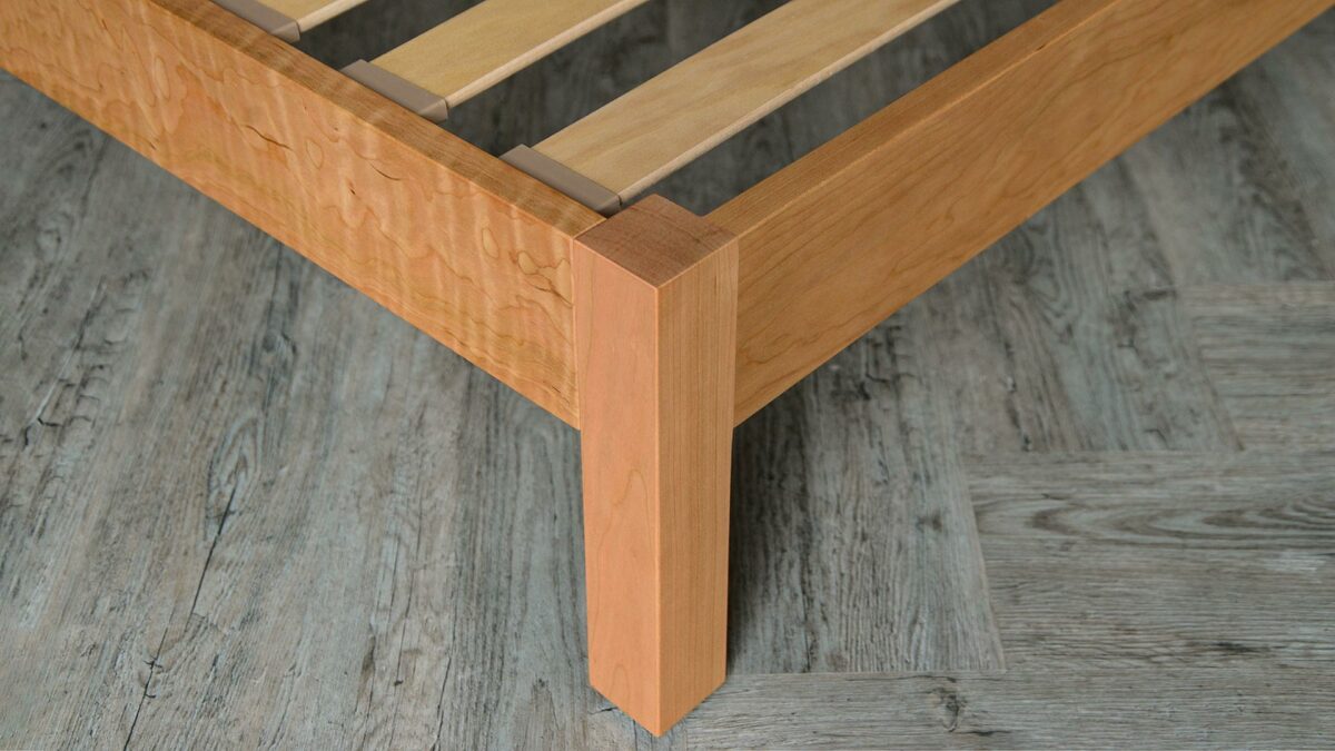cherry sahara leg corner detail