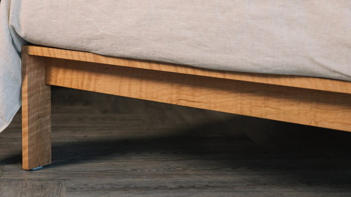 cherry shetland bed leg detail