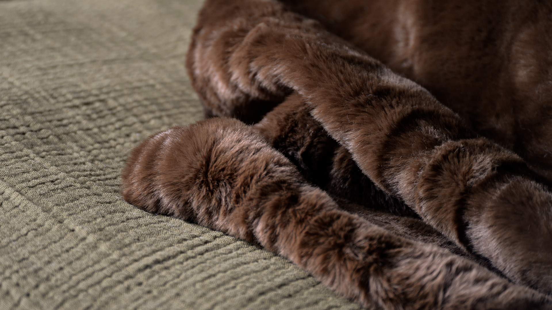 Chocolate faux fur throw outlet