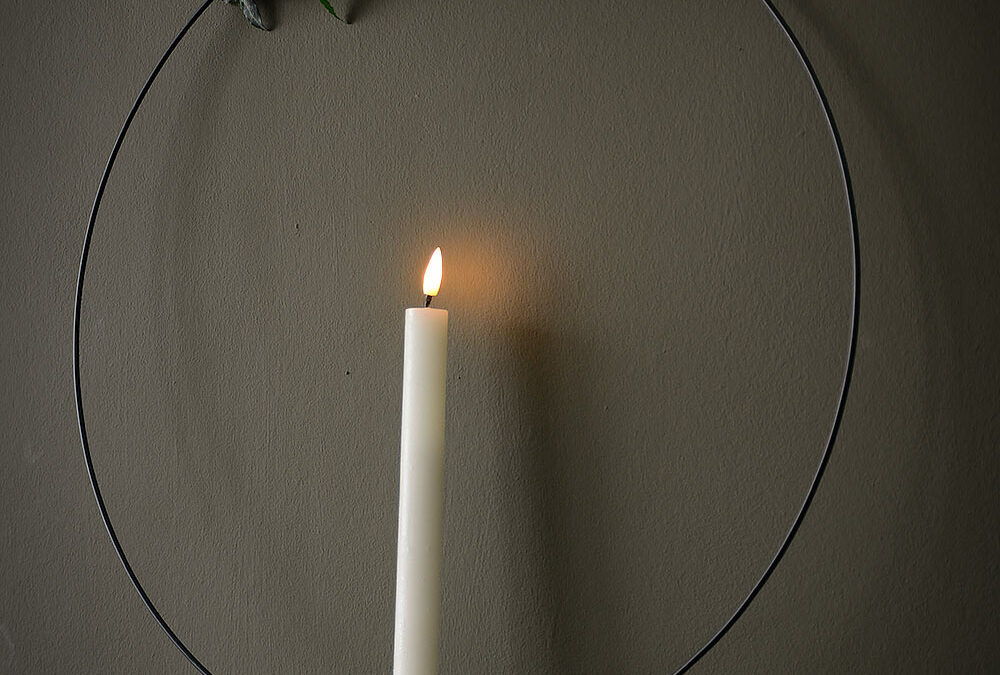 christmas decor candle in ring