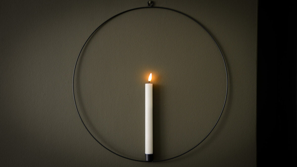 christmas decor hoop with battery powered candle light