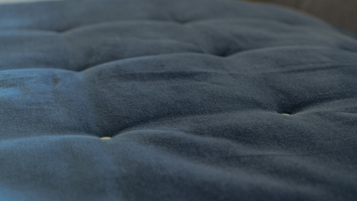 christy dark blue velvet quilt4