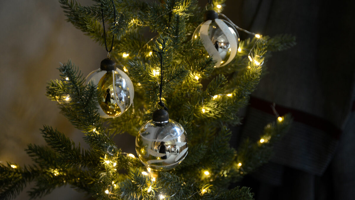 gold and silver xmas baubles