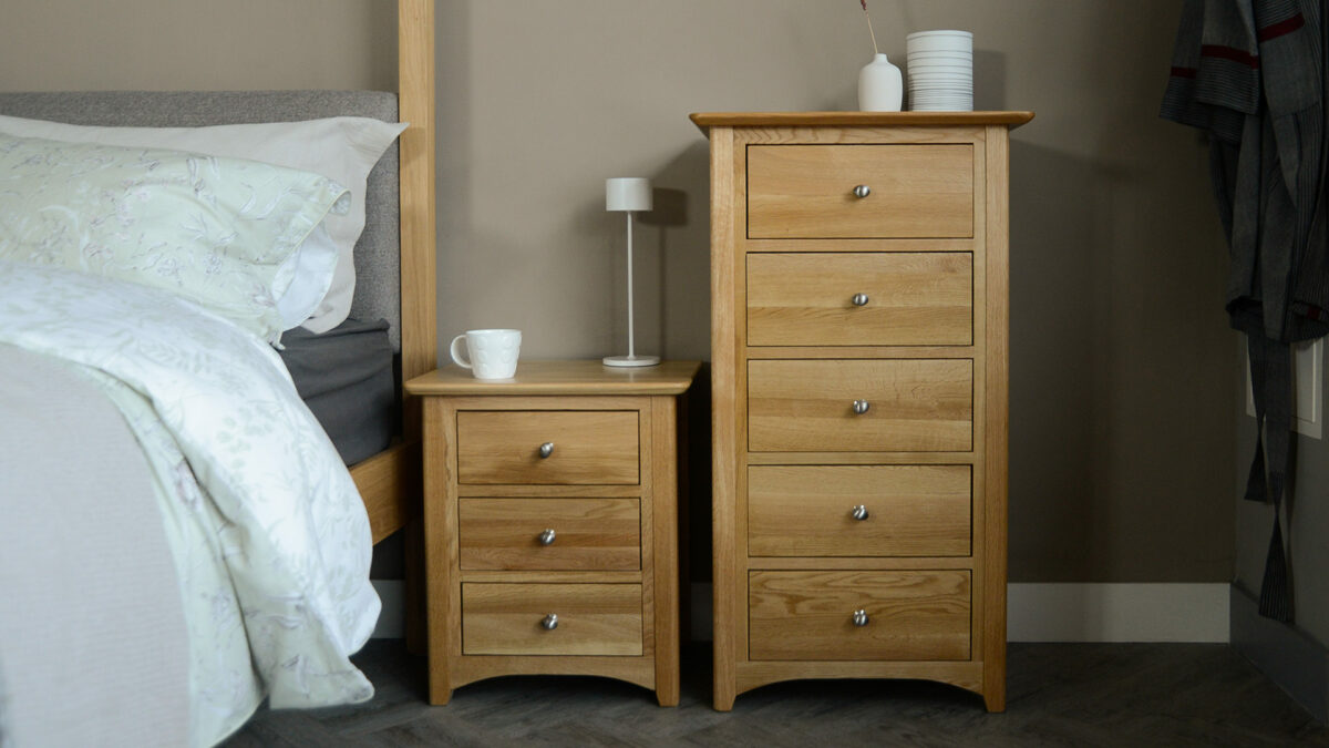 classic oak furniture three drawer bedside and five drawer chest