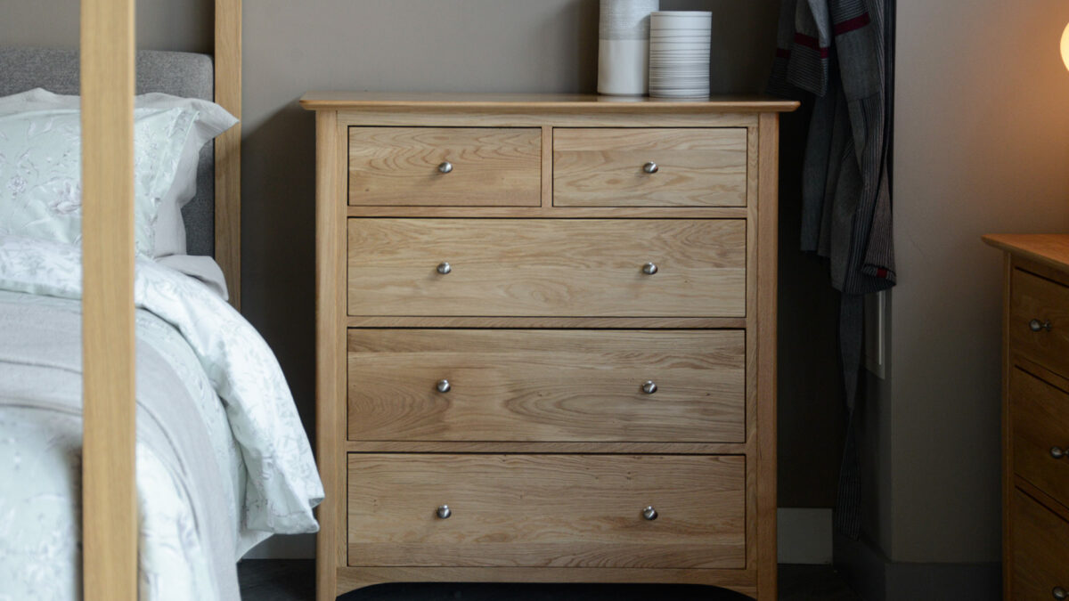 classic oak storage range chest with 3 large drawers and 2 small 1200