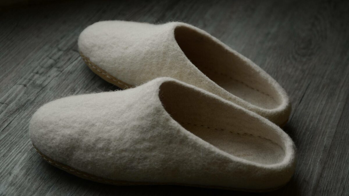 cosy felt slippers in cream