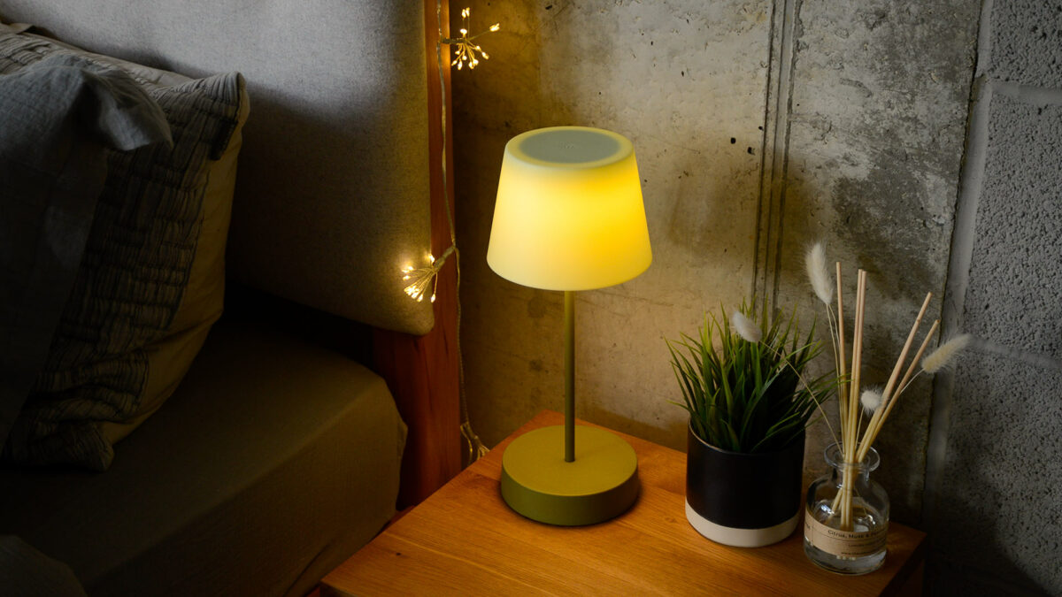 cosy look green portable lamp