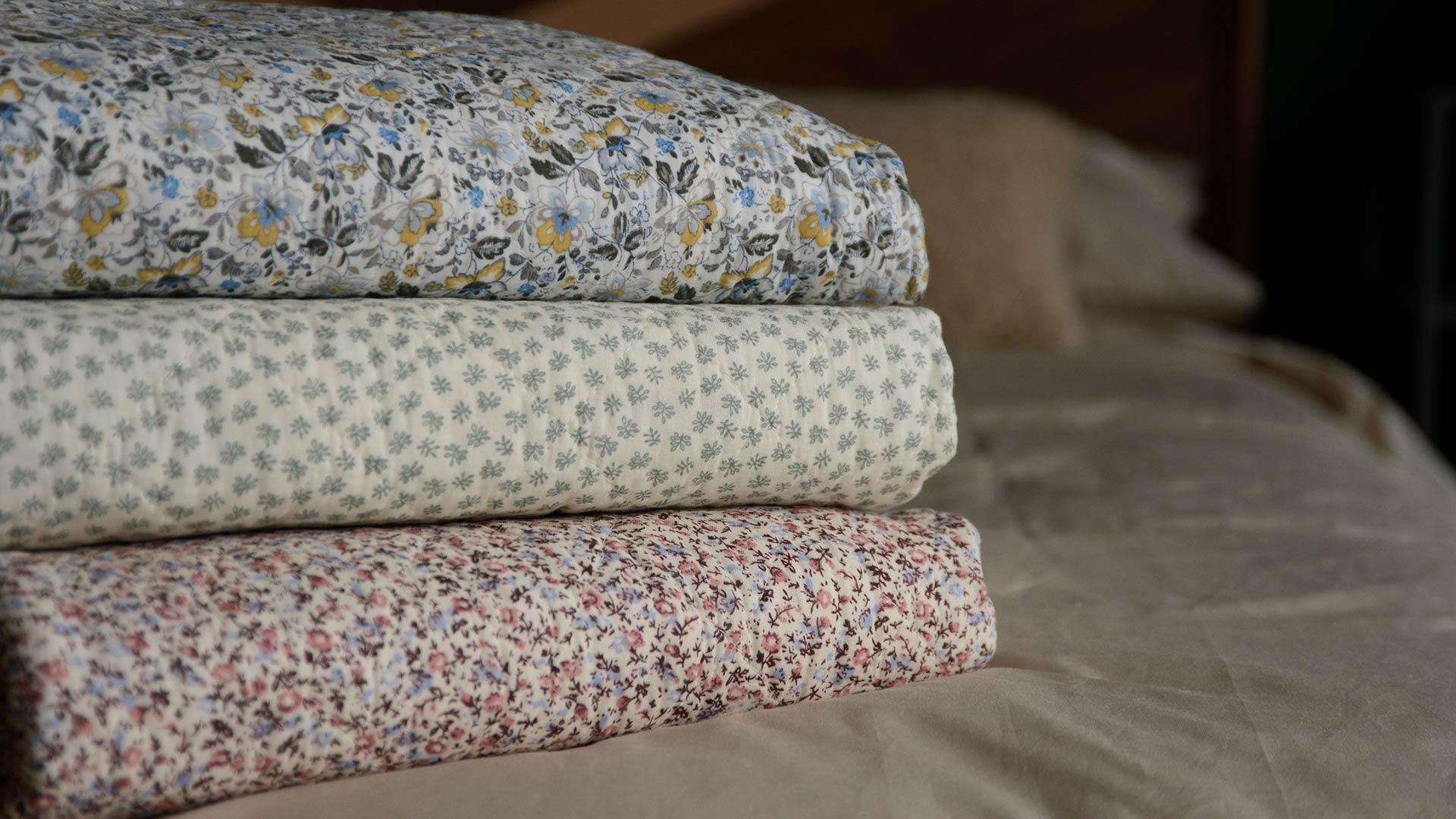 Quilted bed throws shop sale