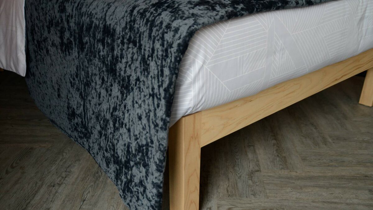 crushed velvet blue/grey bedspread