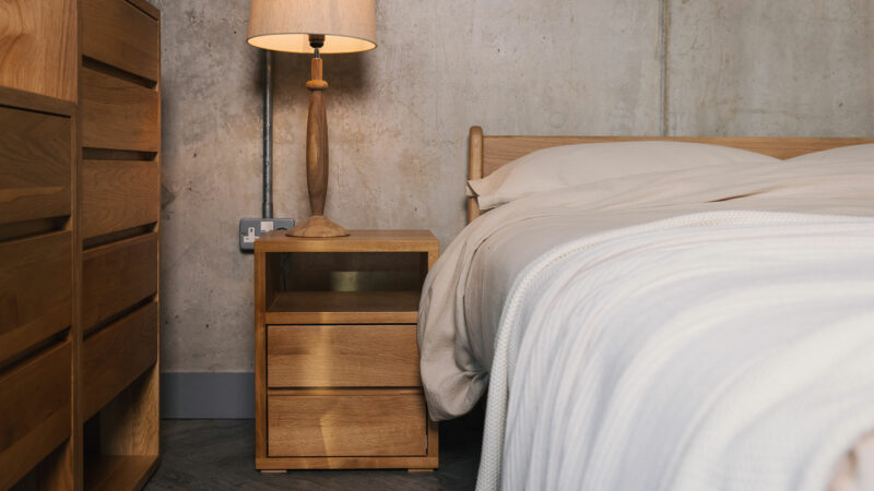 cube with upper shelf oak 1280