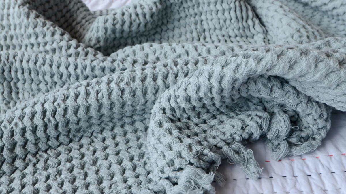 cubic waffle throw silver2
