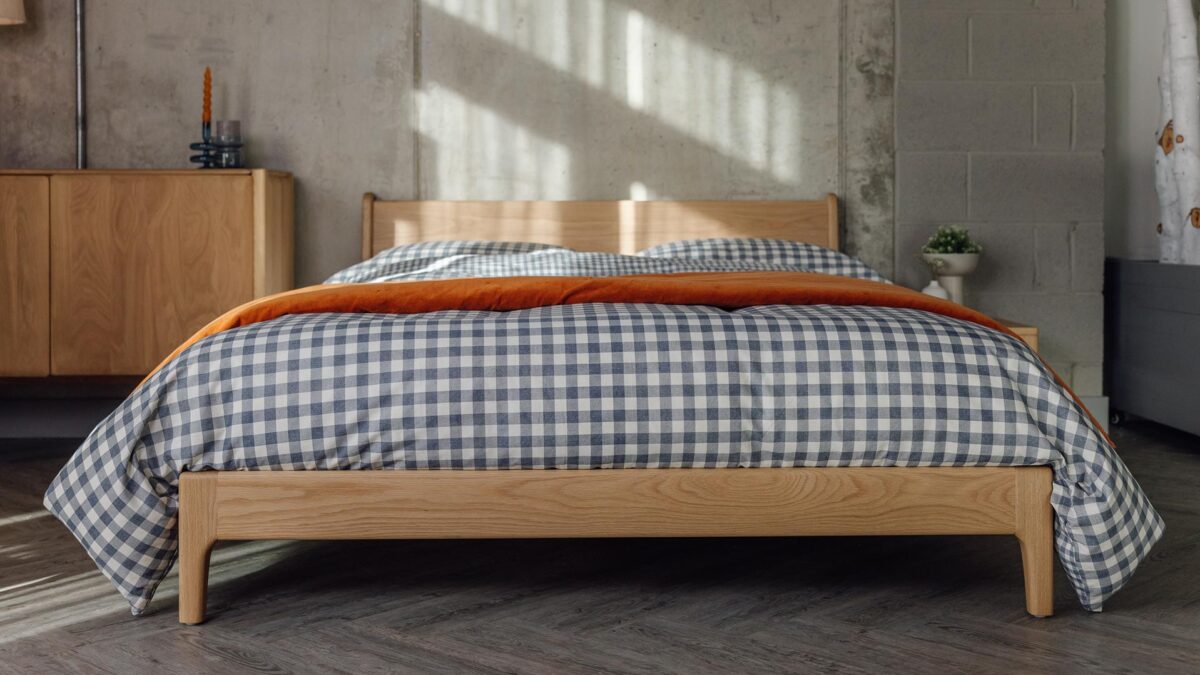 Ex-Display Low Bed - Solid Oak Pimlico - Image 6