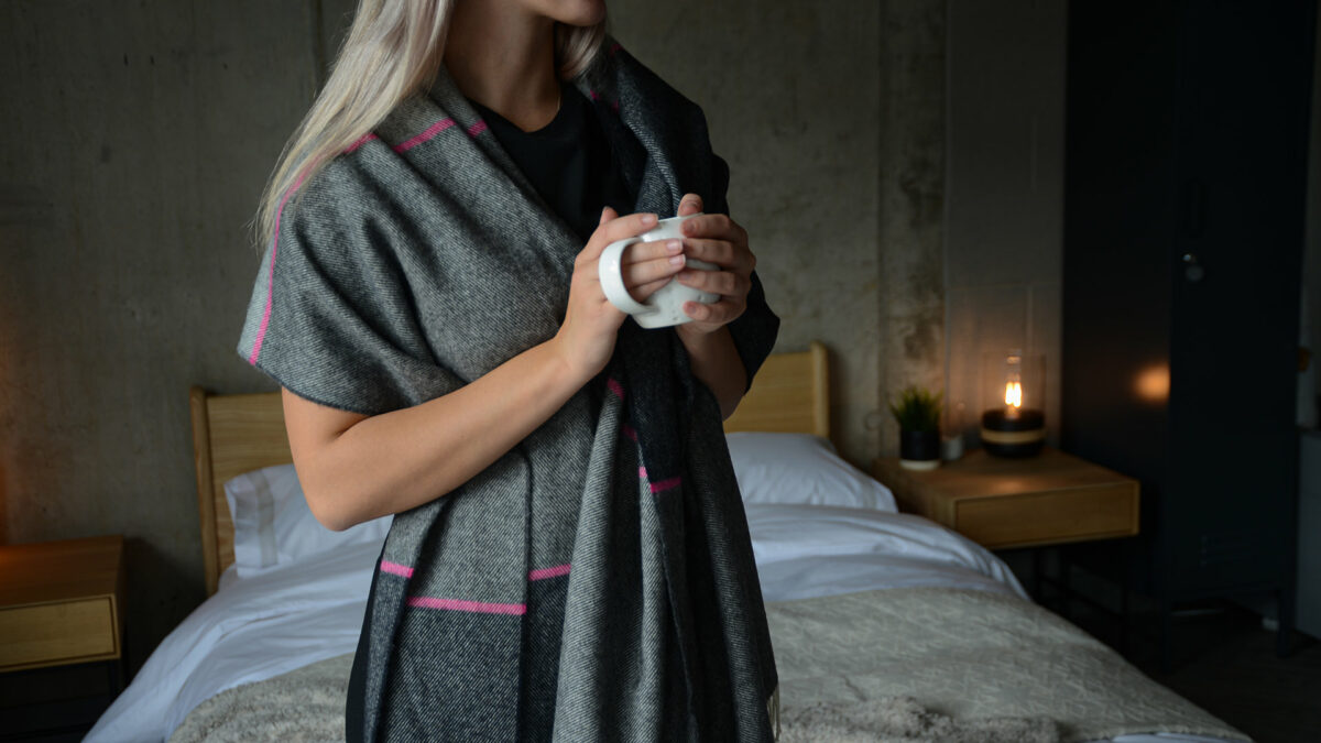 dark grey and pink wrap with mug