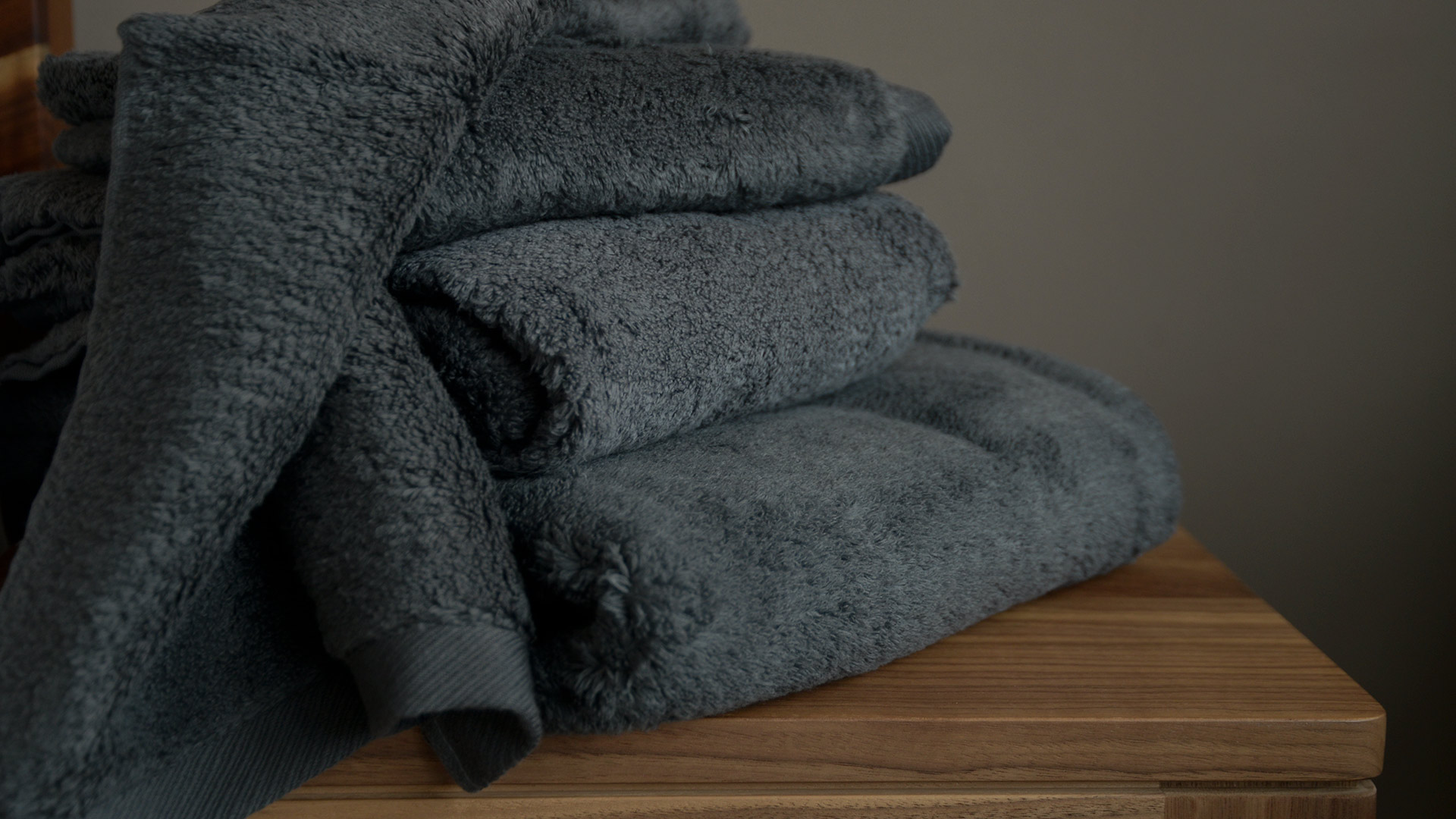Charcoal gray towels hotsell