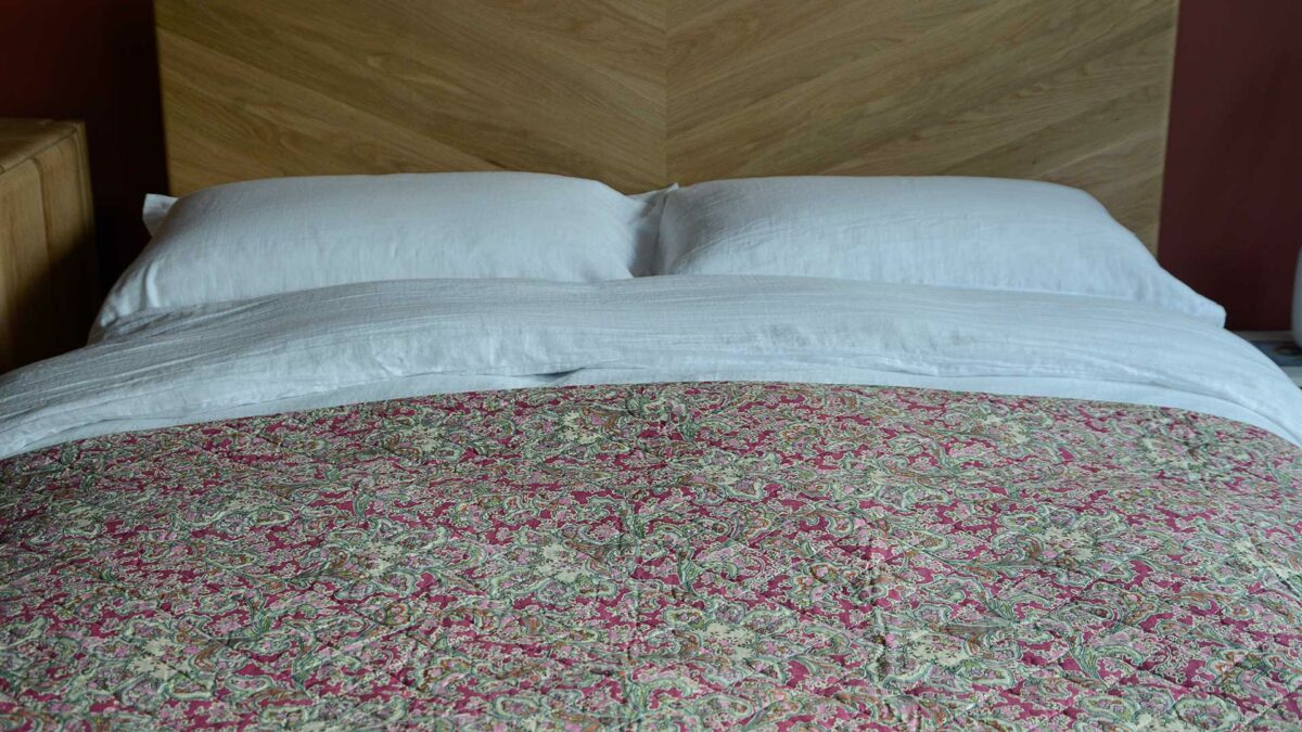 dark raspberry pink paisley throw