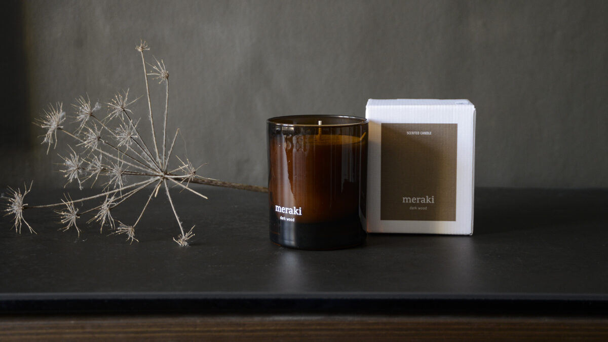 dark wood scented candle with packaging