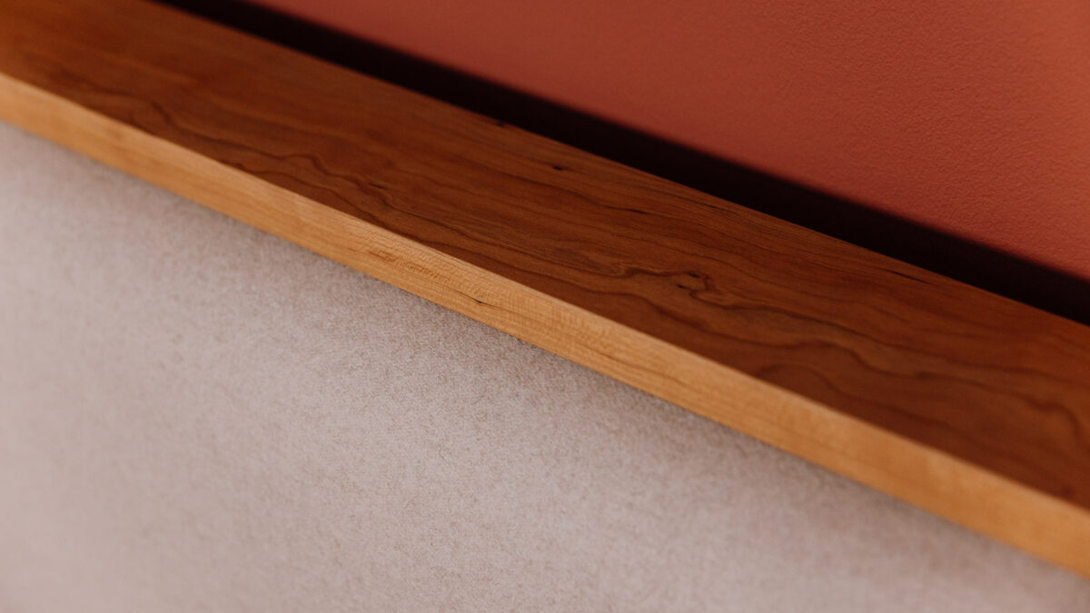 deep Shetland headboard detail cherry Amatheon