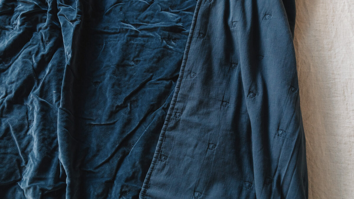 deep blue bee stitch throw