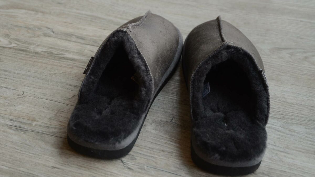 deep brown and grey hugo slippers for men